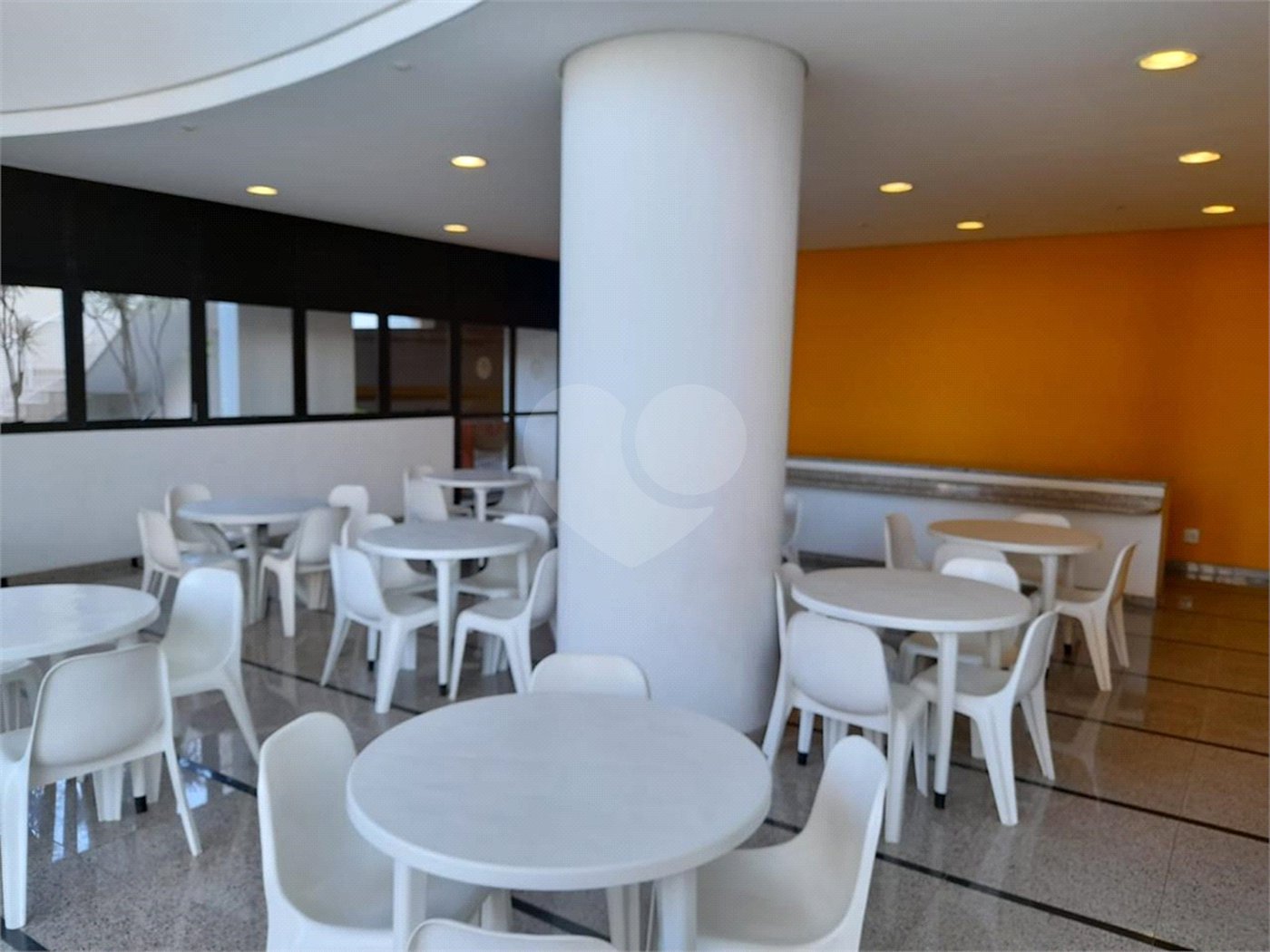 Apartamento à venda com 3 quartos, sendo 1 suíte,  no Centro, Mogi das Cruzes, SP