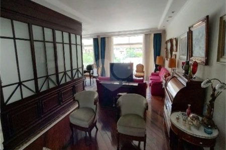 Casa à venda com 4 quartos, sendo 2 suítes,  em Pacaembu, São Paulo, SP