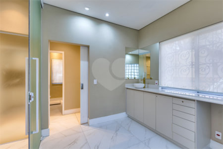 Casa à venda ou para alugar com 12 quartos, sendo 2 suítes, em Alto da Boa Vista, São Paulo, SP