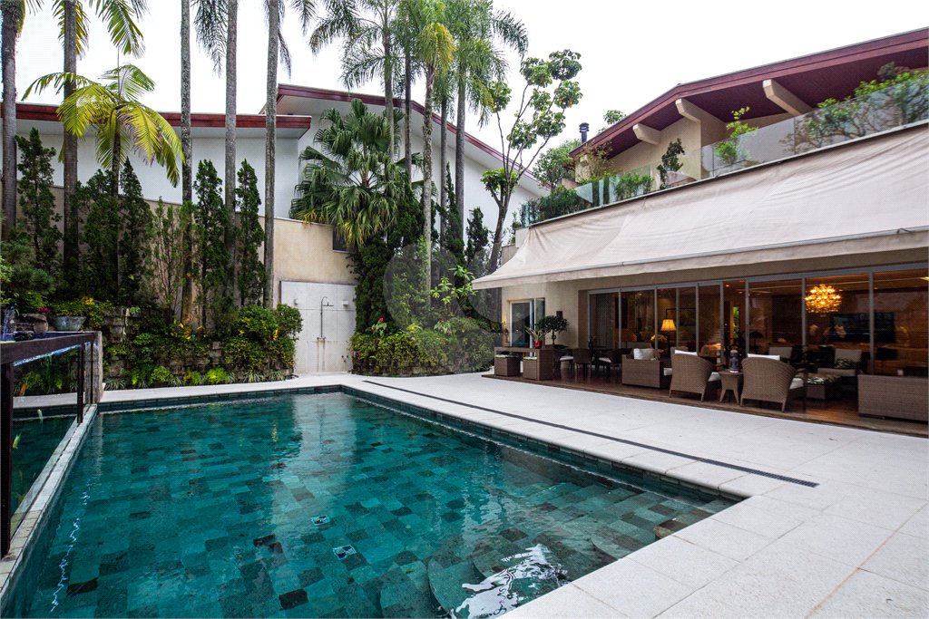 Casa à venda com 5 suítes em Jardim Cordeiro, São Paulo, SP