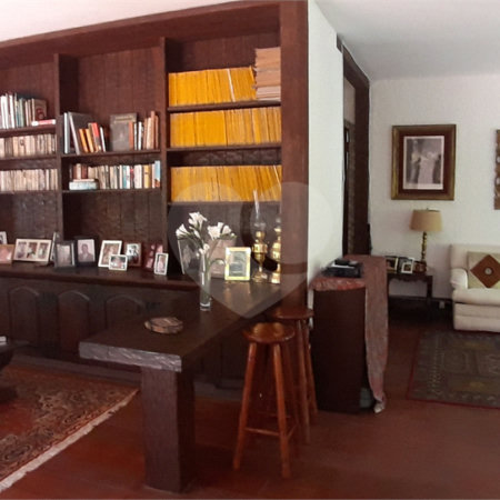 Sobrado à venda com 4 quartos, sendo 2 suítes, em Vila Madalena, São Paulo, SP