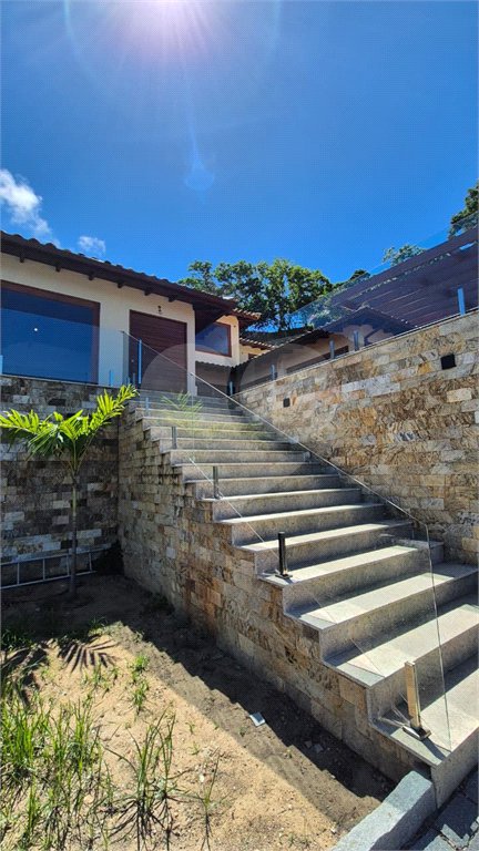 Casa à venda com 8 quartos, sendo 7 suítes, em Ferradura, Armação dos Búzios, RJ
