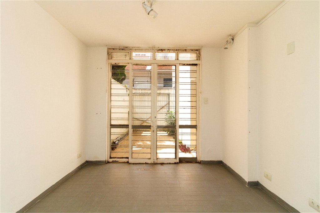 Sobrado à venda com 3 quartos, sendo 1 suíte, em Vila Olímpia, São Paulo, SP