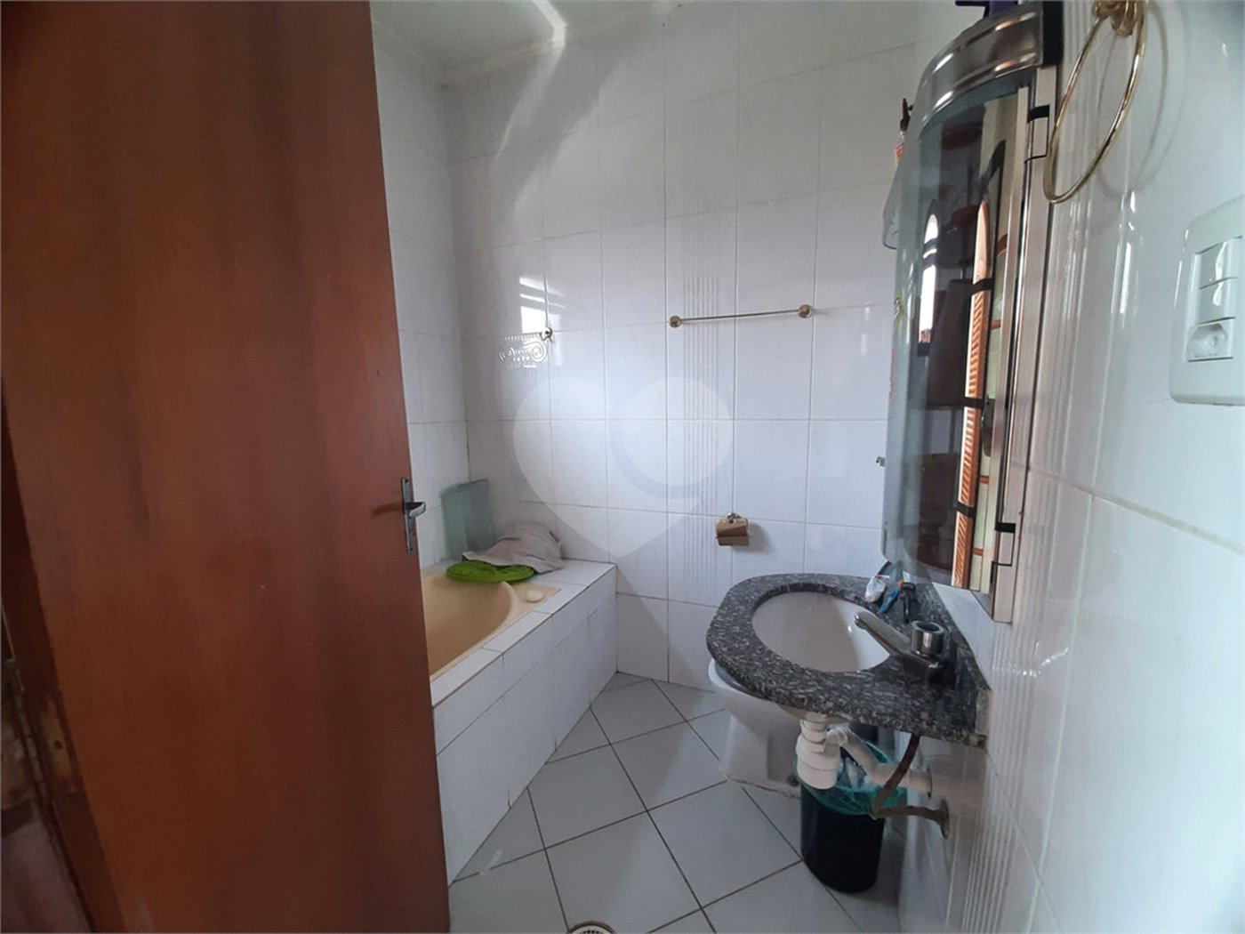 Casa à venda com 3 quartos, sendo 1 suíte, no condomínio Cantareira Park, São Paulo - SP