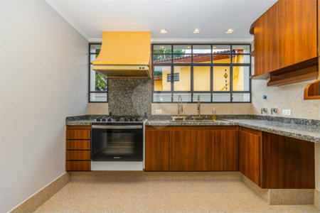 Casa à venda com 4 quartos, sendo 2 suítes, em Jardim Marajoara, São Paulo, SP