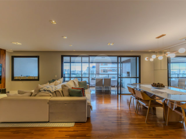 Apartamento à venda com 3 suítes em Chácara Santo Antônio, São Paulo, SP