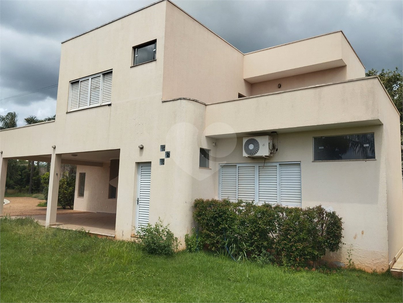 Sobrado à venda com 4 quartos, sendo 3 suítes, em Altos do Jaraguá, Araraquara, SP