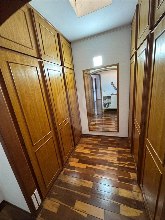 Sobrado à venda com 4 quartos, sendo 1 suíte,  em Jardim Santa Rosa, Araraquara, SP