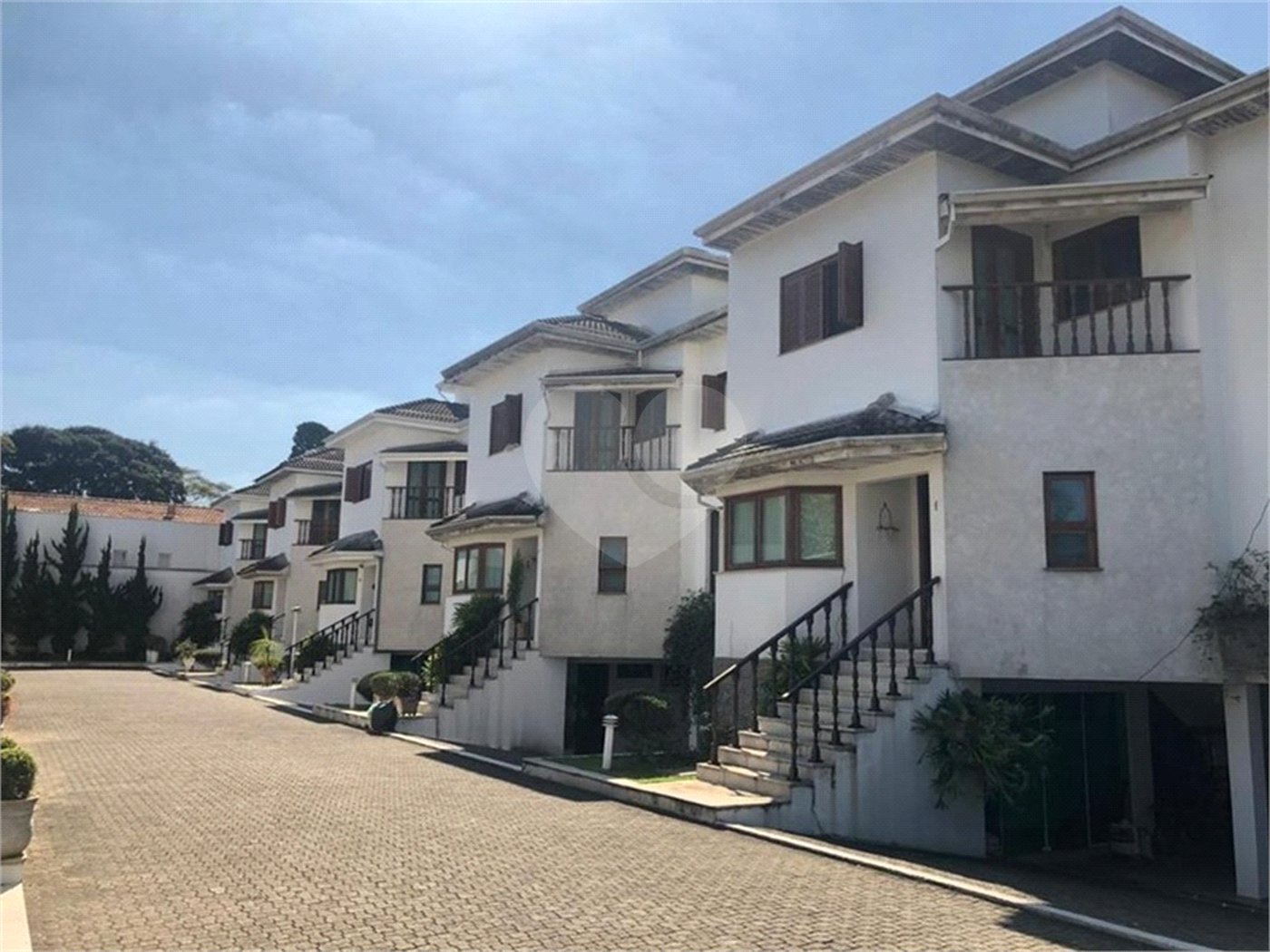Casa à venda com 4 suítes no condomínio Vila das Emboabas, São Paulo - SP