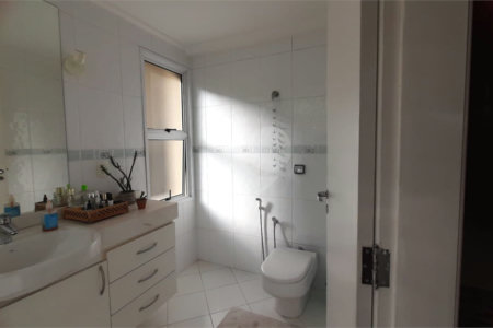 Casa à venda ou para alugar com 4 quartos, sendo 2 suítes, em City América, São Paulo, SP