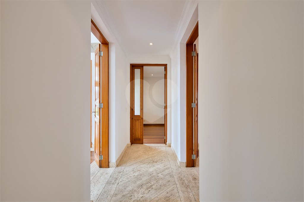 Casa Térrea à venda com 5 quartos, sendo 3 suítes, em Alto da Boa Vista, São Paulo, SP