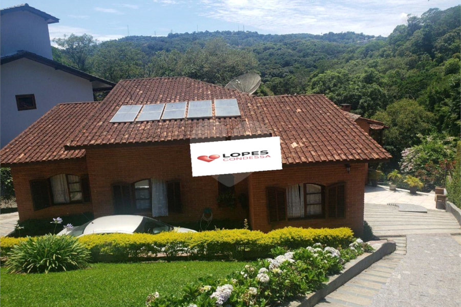 Casa à venda com 4 quartos, sendo 2 suítes, no condomínio Alpes da Cantareira, Mairiporã - SP