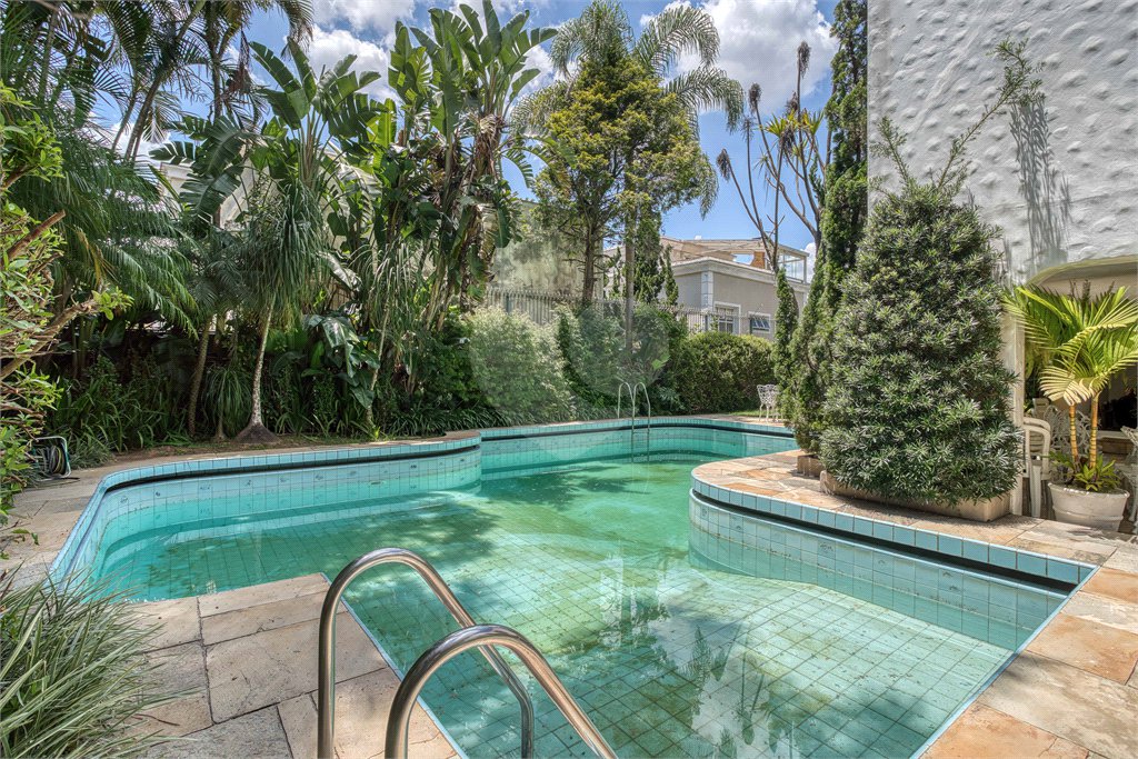 Casa Térrea à venda com 4 suítes em Jardim Cordeiro, São Paulo, SP