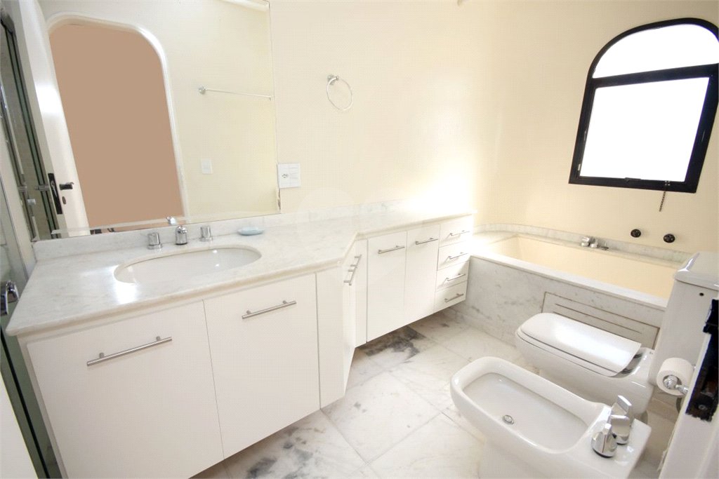 Apartamento à venda com 4 suítes em Jardim Marajoara, São Paulo, SP