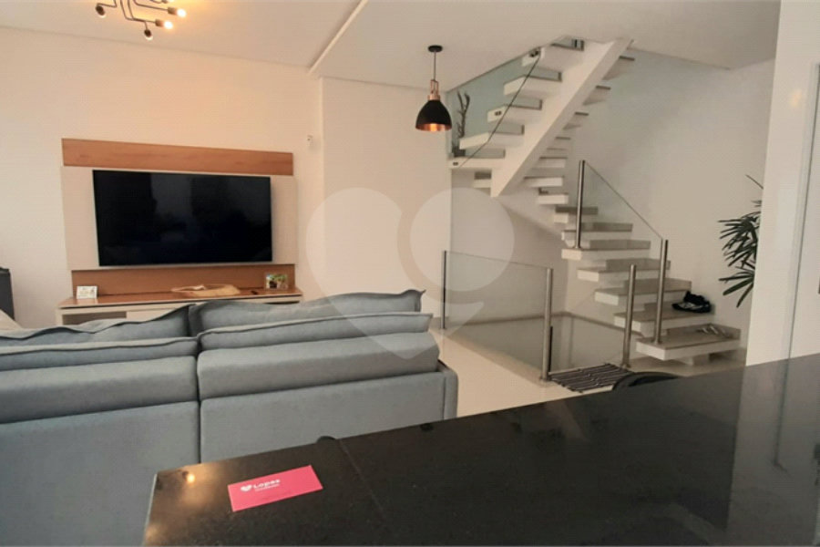 Casa à venda com 3 quartos, sendo 1 suíte, no condomínio Residencial Gran Veiga, São Paulo - SP