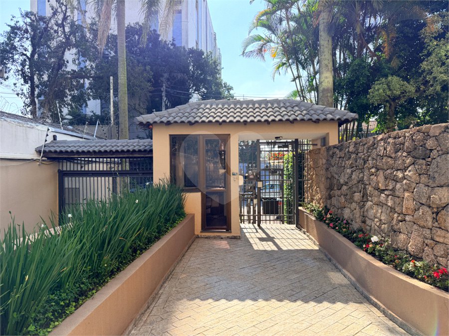 Apartamento à venda com 3 quartos, sendo 1 suíte, em Alto da Boa Vista, São Paulo, SP