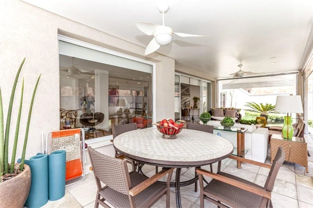 Casa à venda com 5 quartos, sendo 3 suítes, em Jardim Leonor, São Paulo, SP