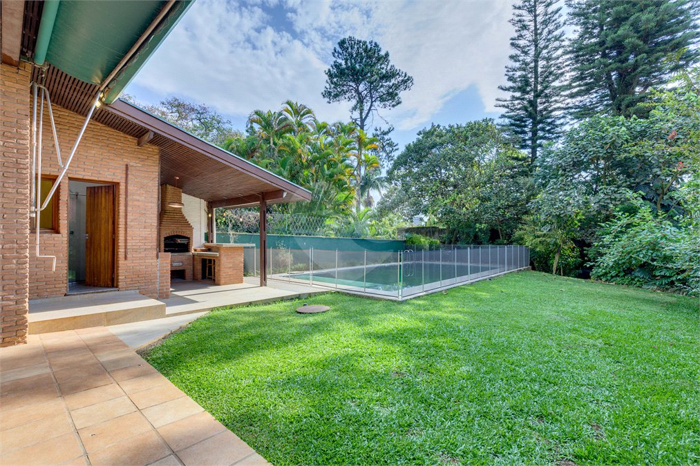 Casa Térrea à venda com 3 quartos, sendo 1 suíte, em Alto da Boa Vista, São Paulo, SP