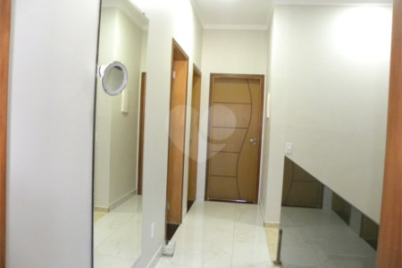 Sobrado à venda com 3 quartos, sendo 1 suíte, em João Aranha, Paulínia, SP