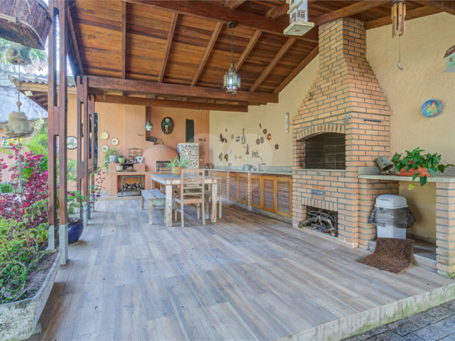 Casa à venda com 3 suítes em Chácara Monte Alegre, São Paulo, SP