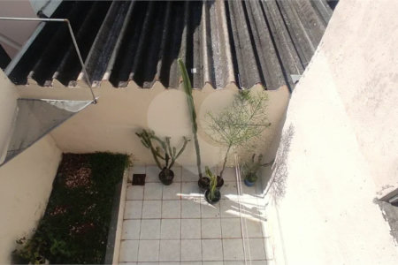 Casa com 180m², 3 dormitórios, 1 vaga, à venda na Vila Scarpelli em Santo André.
