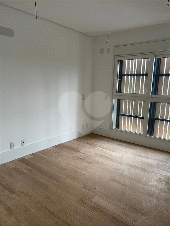 Apartamento à venda com 3 suítes em Moema, São Paulo, SP