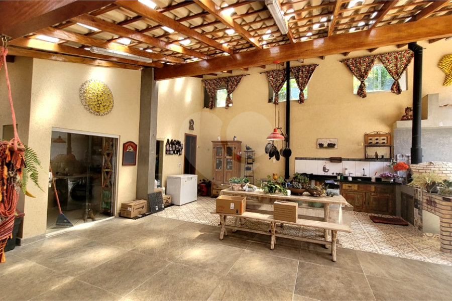 Casa à venda com 3 quartos, sendo 1 suíte, no condomínio Associação Reserva das Hortênsias, Mairiporã - SP