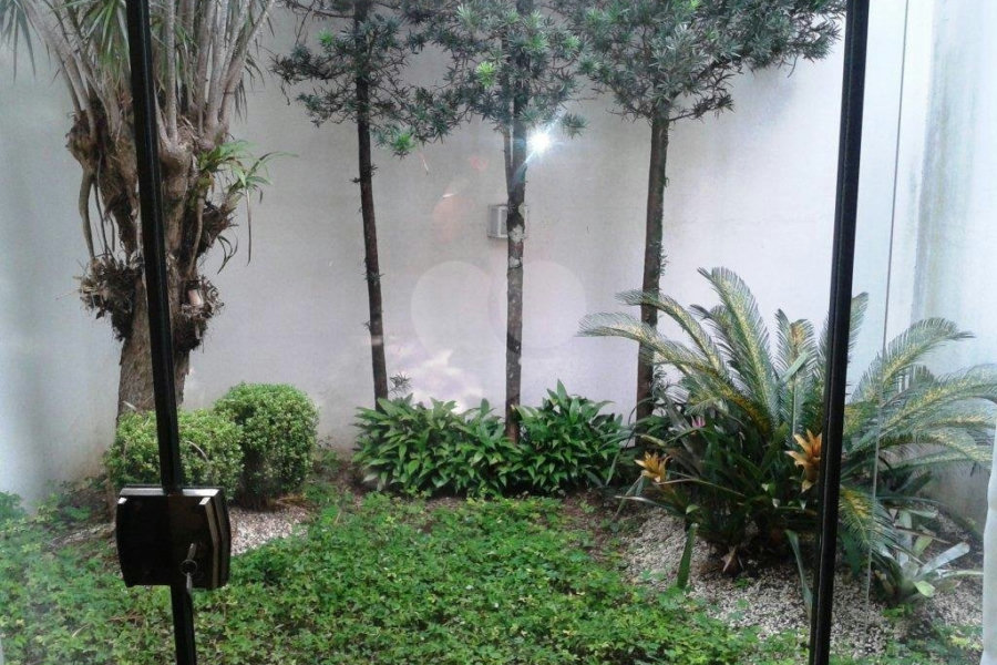 Casa Térrea à venda ou para alugar com 4 suítes em Jardim Floresta, São Paulo, SP
