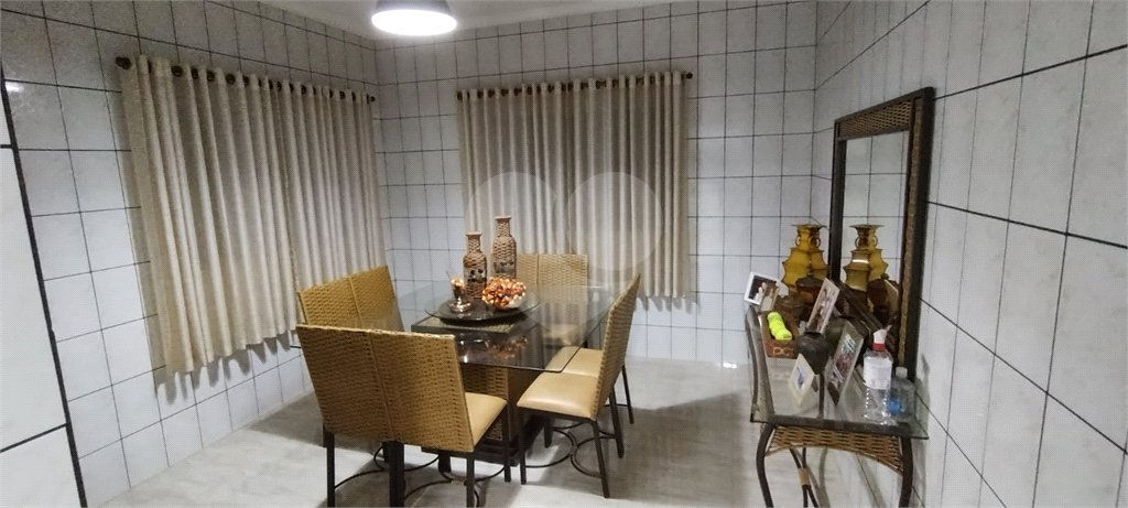 Casa à venda com 3 quartos, sendo 1 suíte, no Centro, Paranaíba, MS