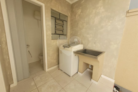 Casa à venda com 3 quartos, sendo 1 suíte, em Parque Maria Domitila, São Paulo, SP