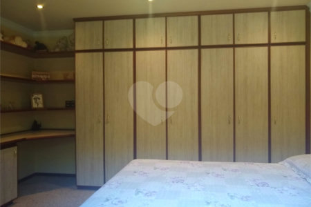 Casa à venda com 4 quartos, sendo 2 suítes, no condomínio Osato, Atibaia - SP
