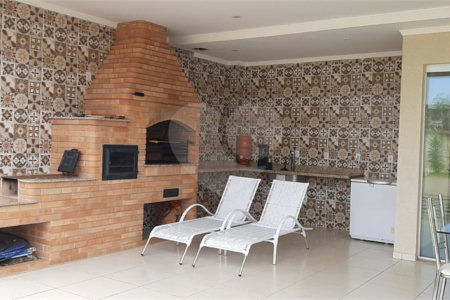 Casa à venda com 3 suítes no condomínio Parque Residencial Shambala 3, Atibaia - SP