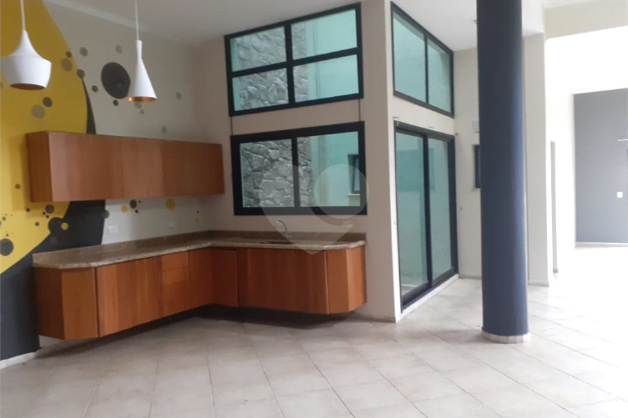 Sobrado à venda com 4 suítes em Horto, São Paulo, SP