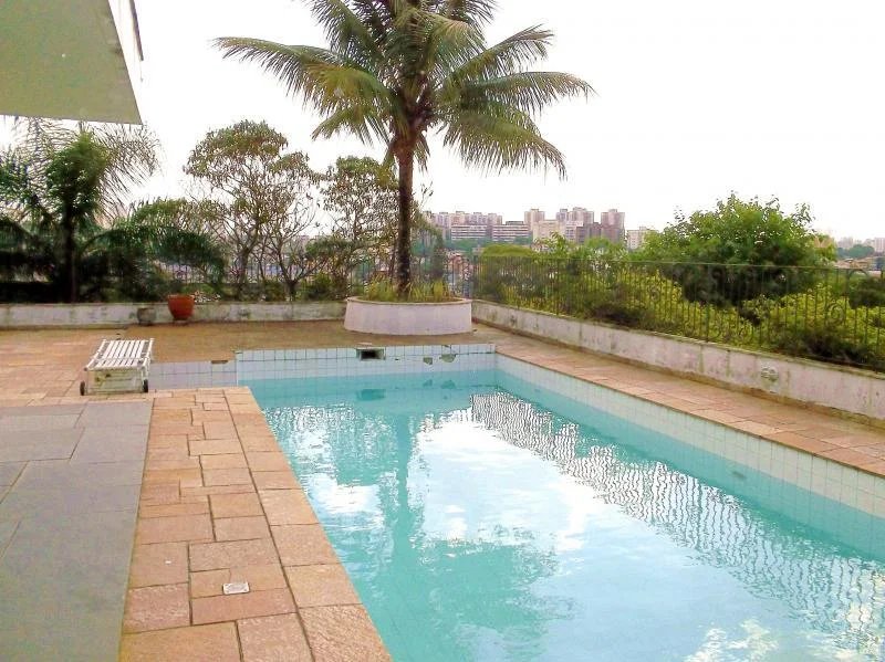 Sobrado à venda com 4 quartos, sendo 2 suítes,  em Jardim Leonor, São Paulo, SP