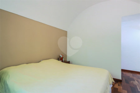 Casa à venda com 4 quartos, sendo 1 suíte,  em Interlagos, São Paulo, SP