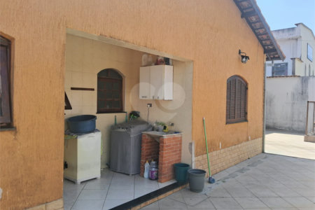 Casa à venda com 3 quartos, sendo 2 suítes, em Jardim Míriam, Suzano, SP