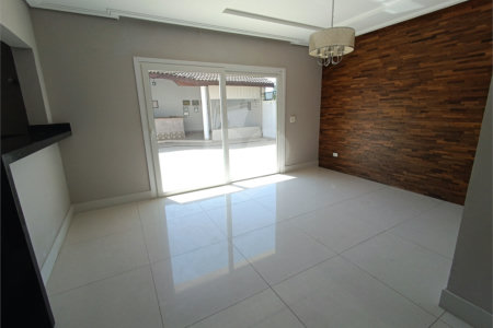 Casa à venda com 4 quartos, sendo 2 suítes, no condomínio Terras de Santa Adélia, Vargem Grande Paulista - SP
