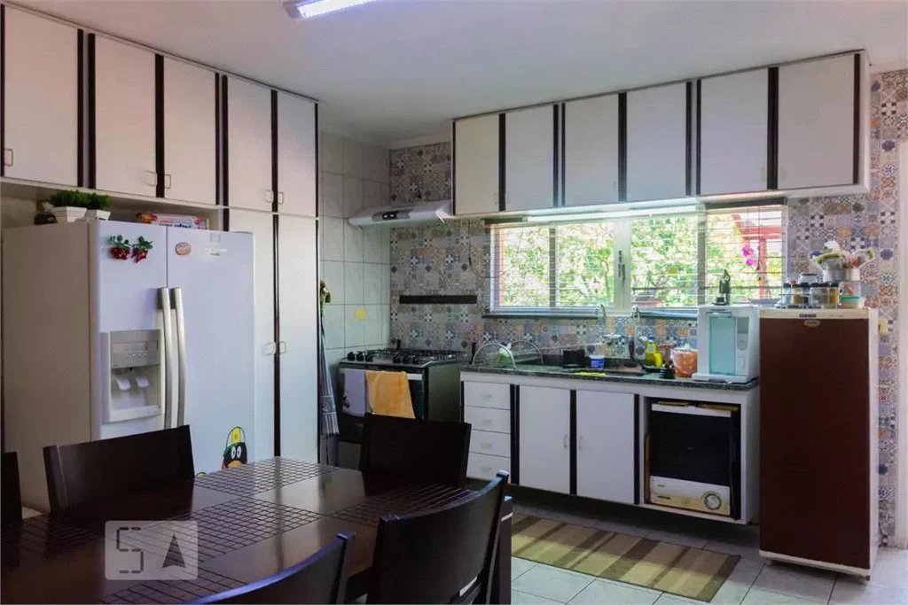 Casa à venda com 3 quartos, sendo 1 suíte, em Vila Universitária, São Paulo, SP
