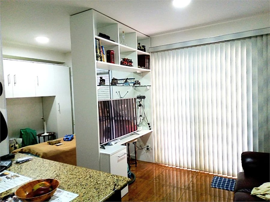Apartamento à venda com 38m² e 1 dormitório, localizado no bairro Jardim Flor da Montanha.