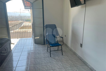 Casa à venda com 4 quartos, sendo 2 suítes,  em Conjunto Habitacional Brás Cubas, Mogi das Cruzes, SP