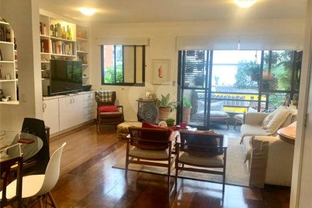 Apartamento à venda com 2 quartos, sendo 1 suíte,  em Real Parque, São Paulo, SP
