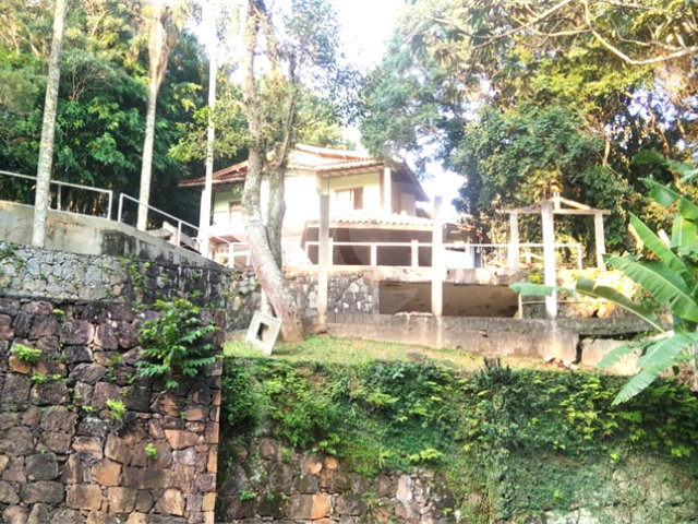 Casa à venda com 6 quartos, sendo 1 suíte,  no condomínio Associação Reserva das Hortênsias, Mairiporã - SP