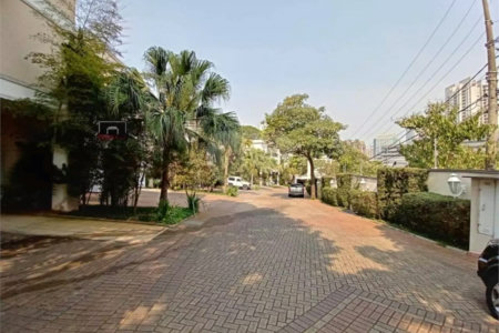 Casa à venda com 3 suítes no condomínio Solares Vila Europa, São Paulo - SP