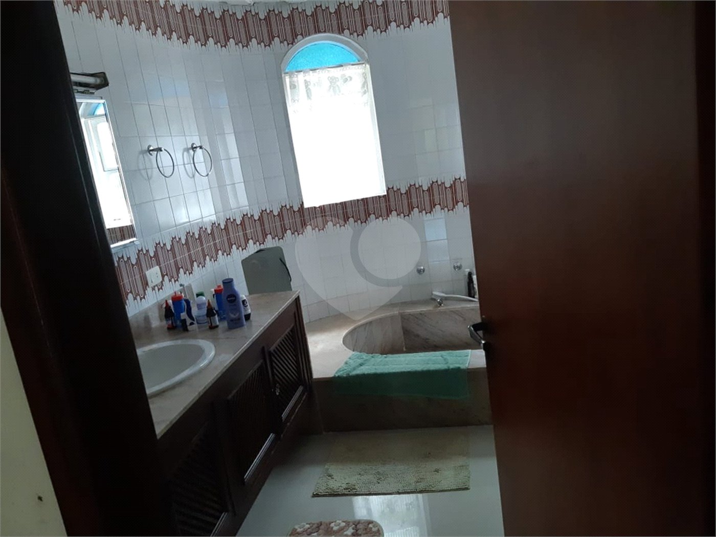 Casa à venda com 4 quartos, sendo 1 suíte, no condomínio Clube da Montanha, Atibaia - SP