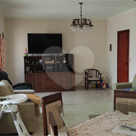 Sobrado à venda com 3 quartos, sendo 1 suíte, em Vila Almeida, Indaiatuba, SP