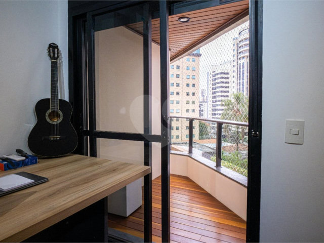 Apartamento à venda com 4 quartos, sendo 3 suítes,  em Moema, São Paulo, SP