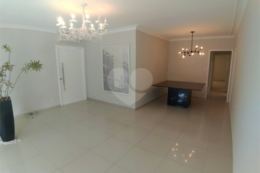 Sobrado à venda com 4 quartos, sendo 3 suítes, em Tremembé, São Paulo, SP