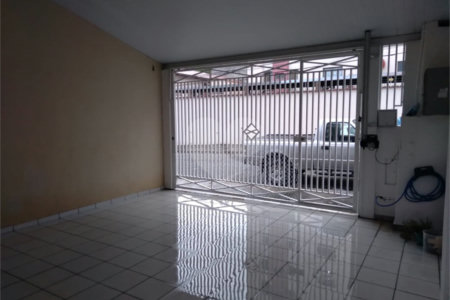 Sobrado espaçoso e bem localizado
