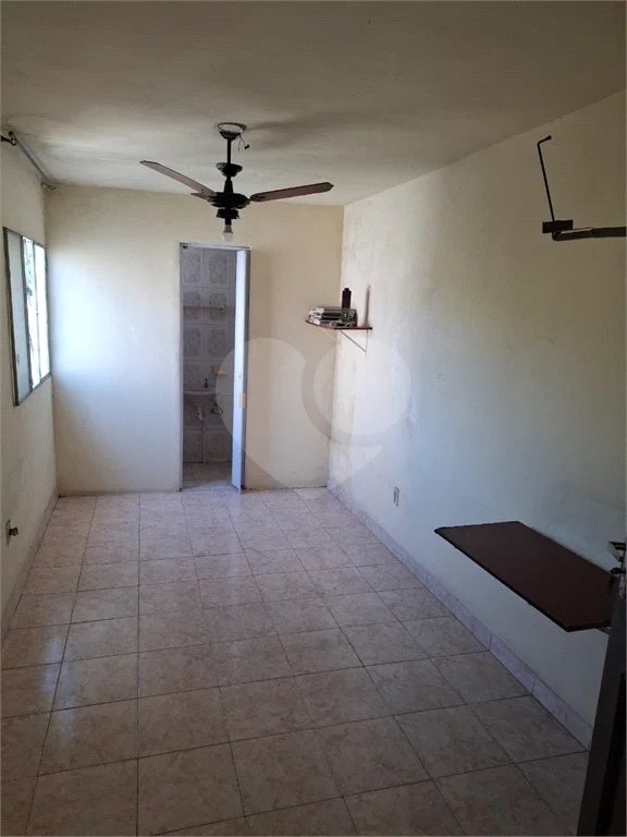 Ó TIMO CASA COM 3 QUARTOS E TERRAÇO EM CONTOMINIO FECHADO
