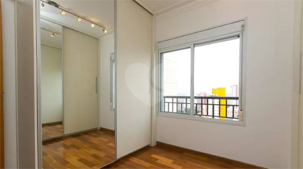 Cobertura duplex à venda na Mooca de 277m² com 3 dormitórios, 1 suíte e 3 vagas.